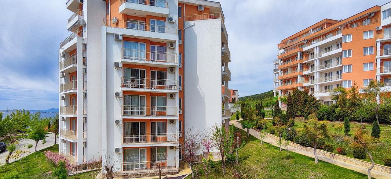Crown And Imperial Apartments Sveti Vlas Eksteriør billede