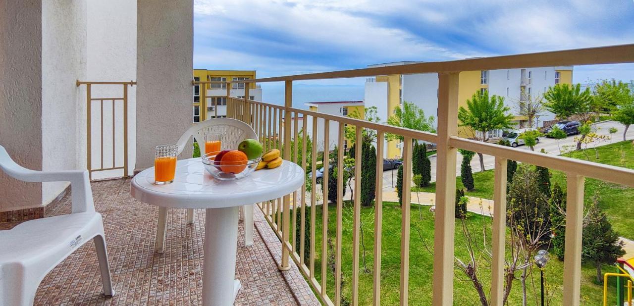 Crown And Imperial Apartments Sveti Vlas Eksteriør billede