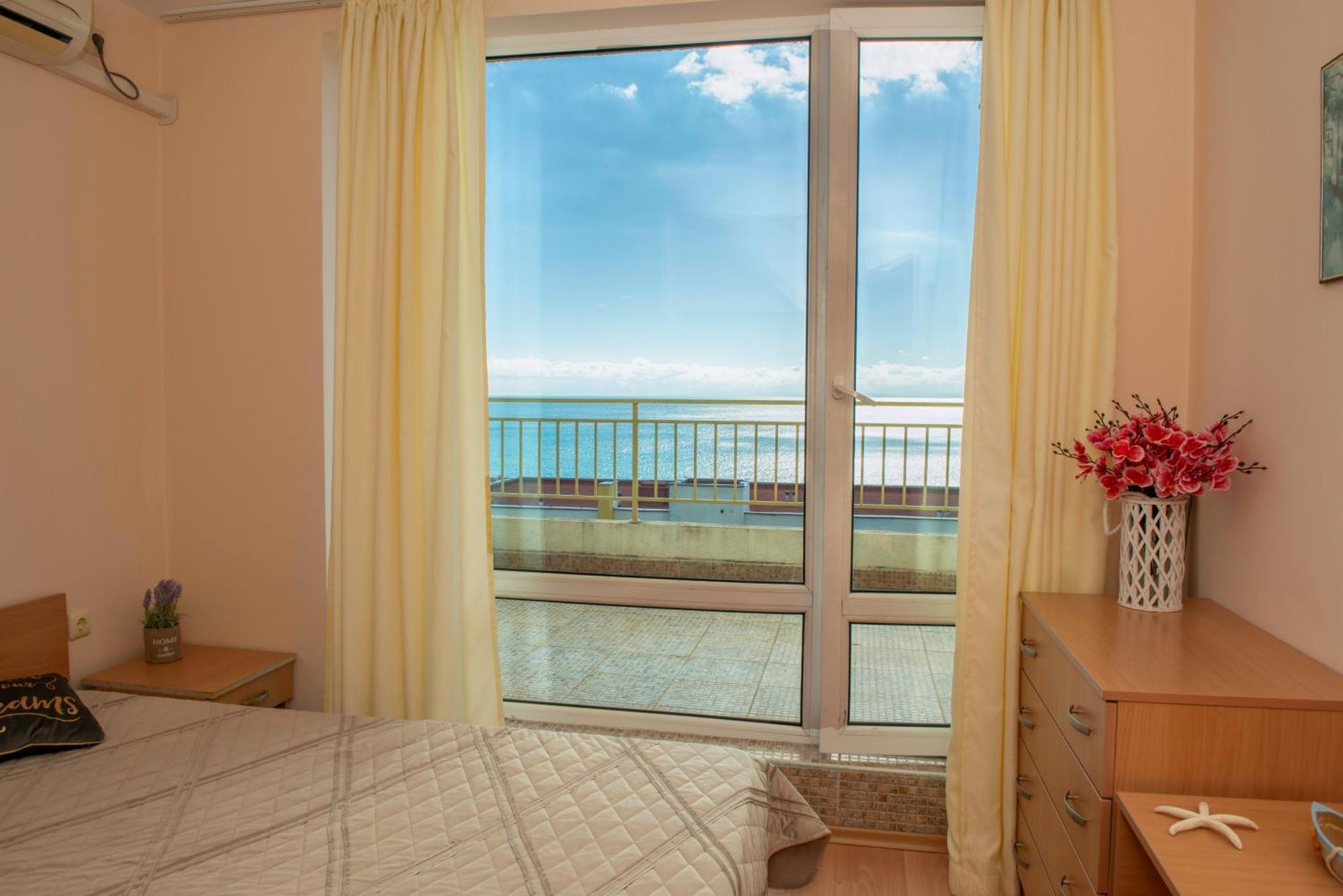 Crown And Imperial Apartments Sveti Vlas Eksteriør billede
