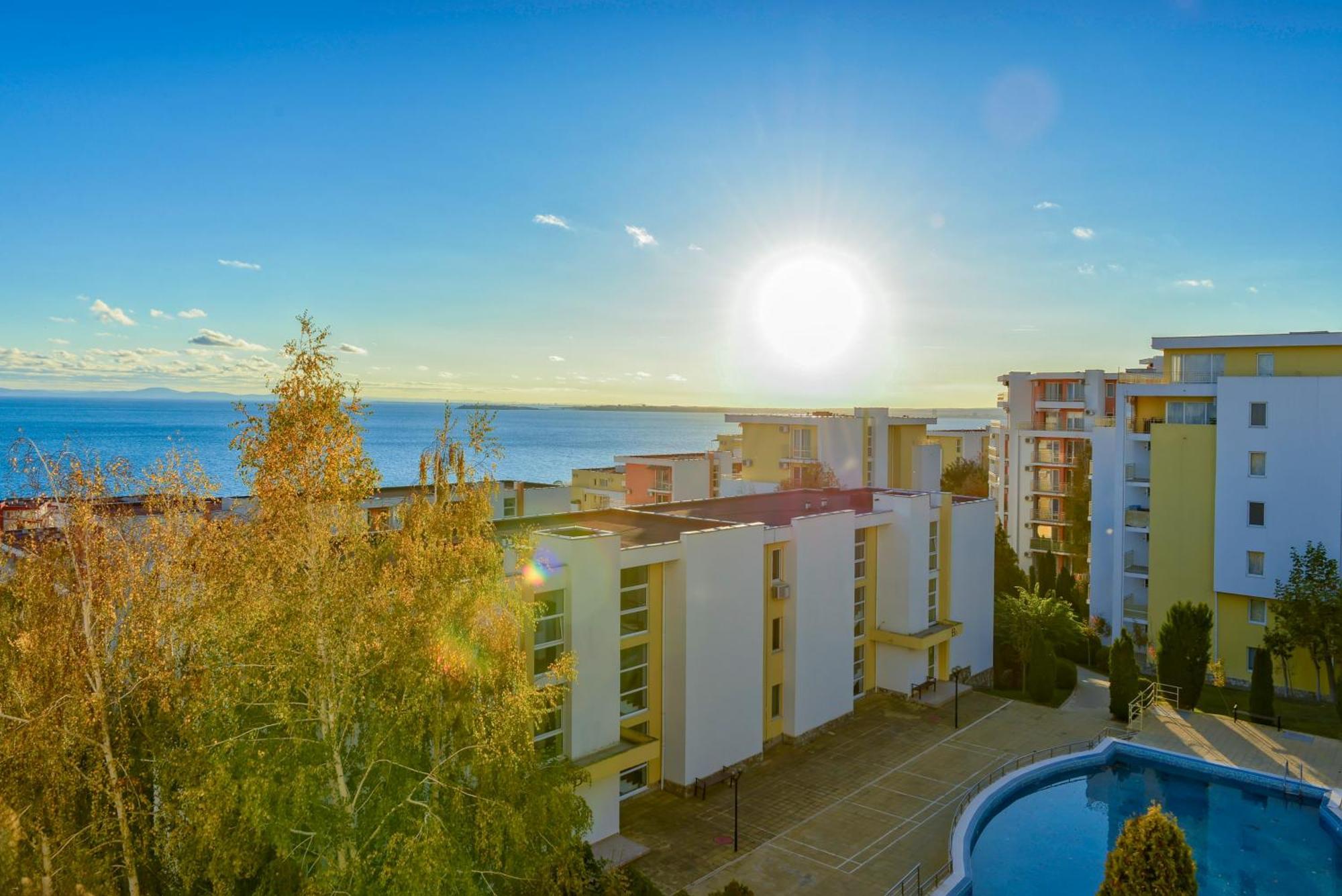 Crown And Imperial Apartments Sveti Vlas Eksteriør billede