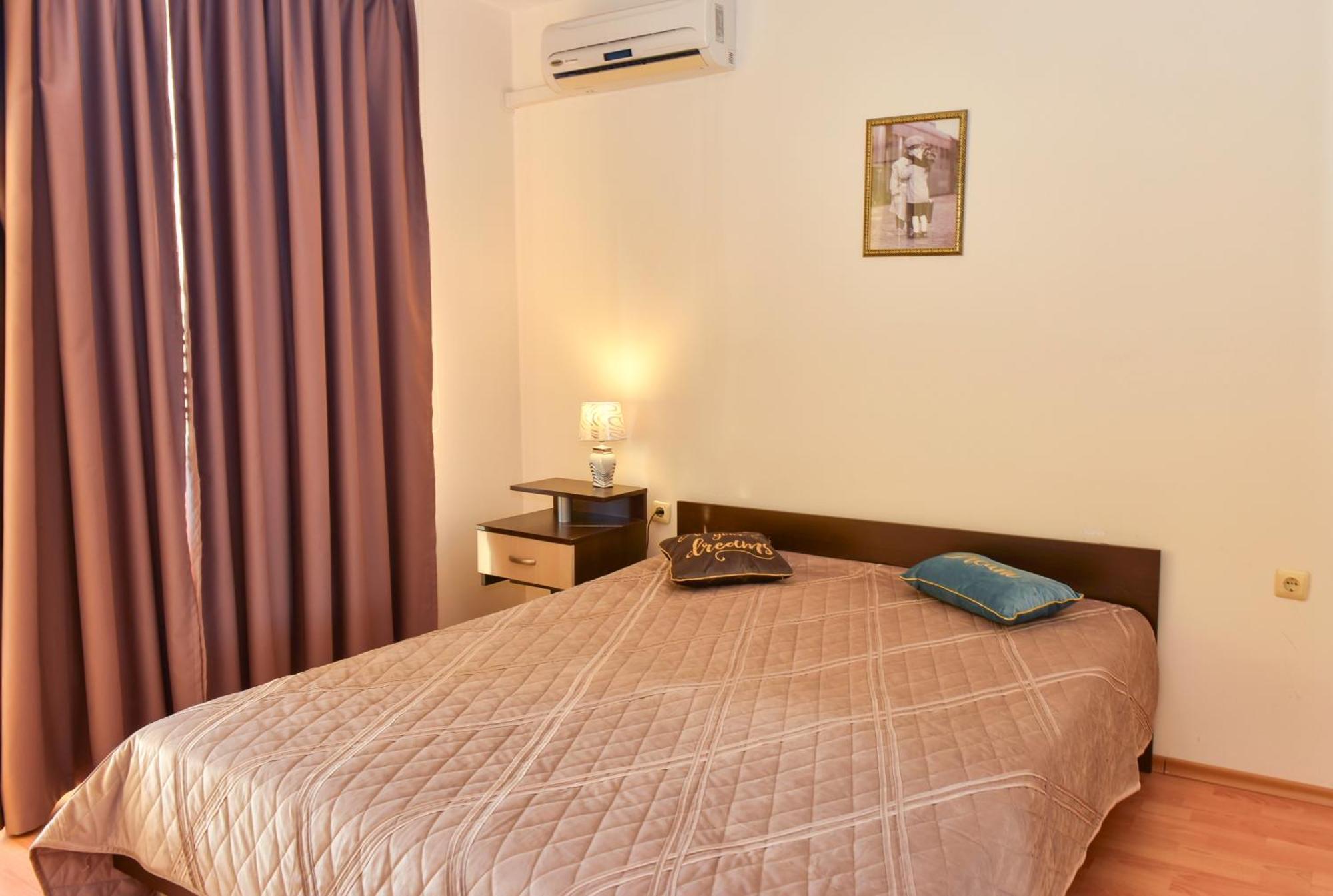 Crown And Imperial Apartments Sveti Vlas Eksteriør billede