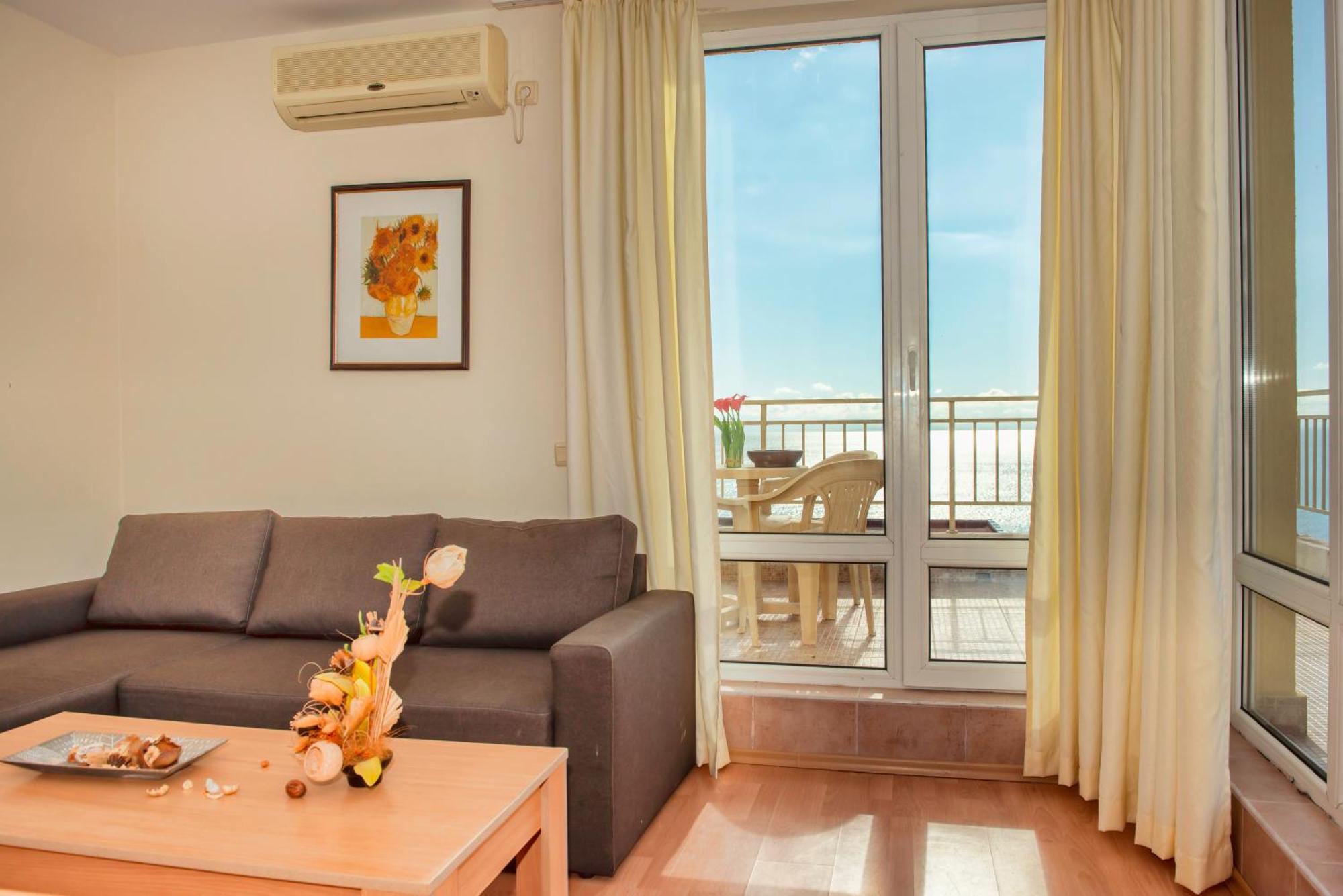 Crown And Imperial Apartments Sveti Vlas Eksteriør billede