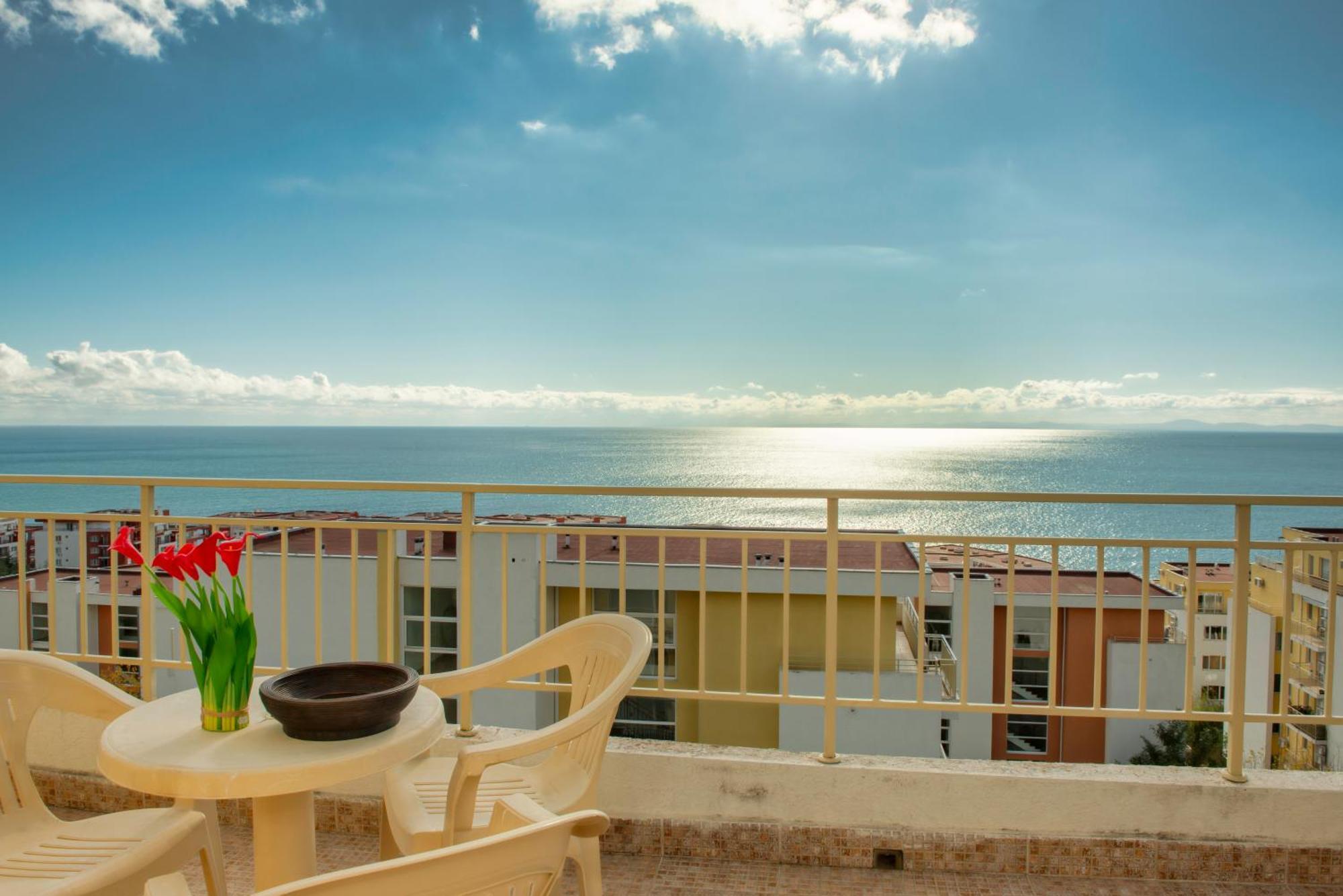 Crown And Imperial Apartments Sveti Vlas Eksteriør billede