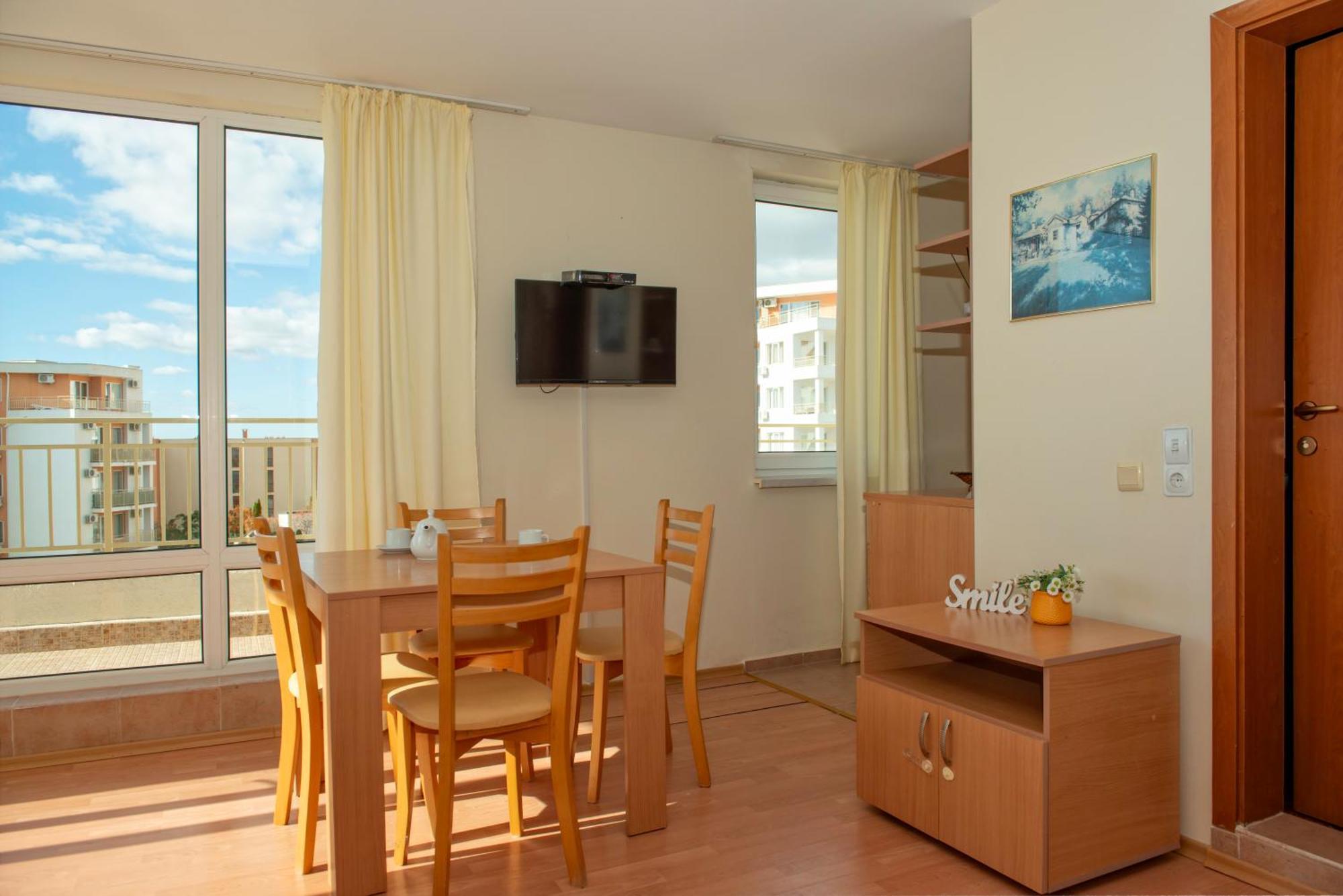 Crown And Imperial Apartments Sveti Vlas Eksteriør billede