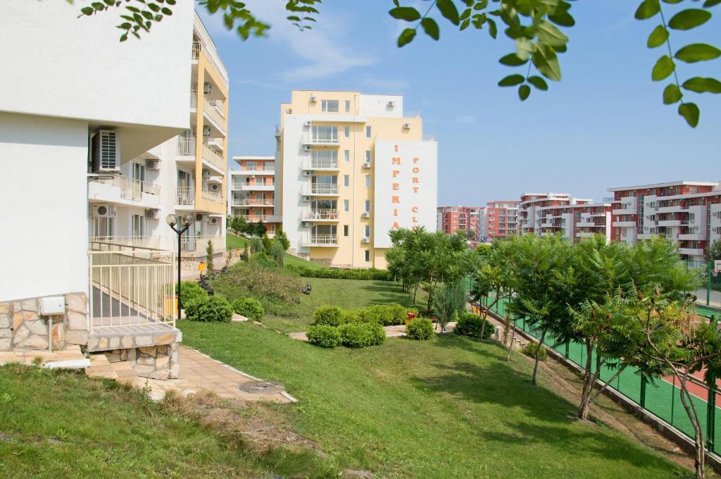 Crown And Imperial Apartments Sveti Vlas Eksteriør billede