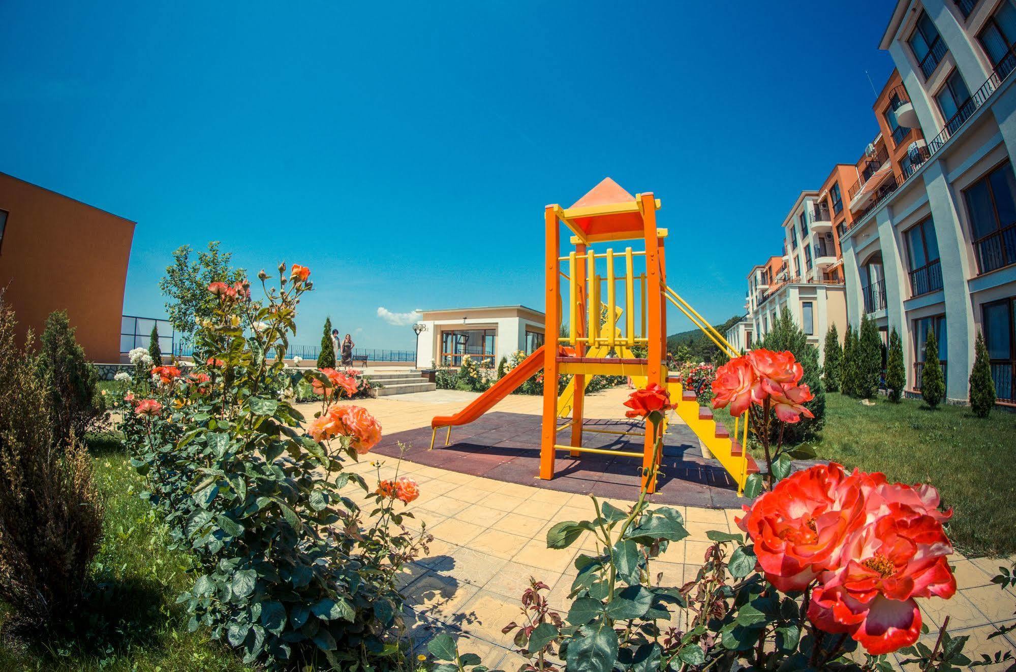 Crown And Imperial Apartments Sveti Vlas Eksteriør billede