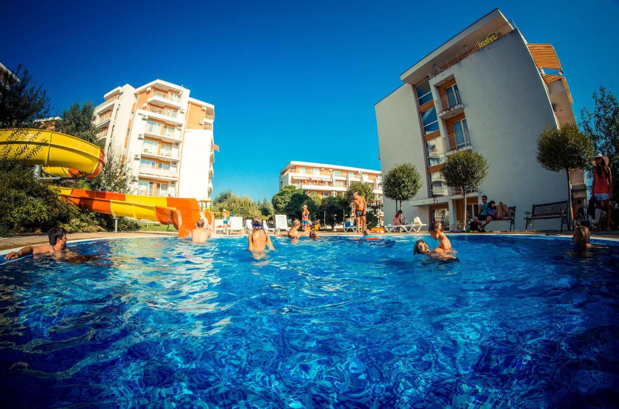 Crown And Imperial Apartments Sveti Vlas Eksteriør billede