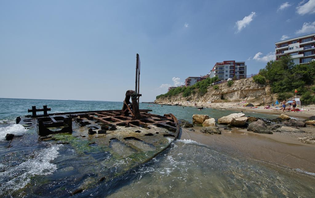 Crown And Imperial Apartments Sveti Vlas Eksteriør billede